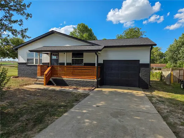 412 Swallow Circle, Fayetteville, AR 72704
