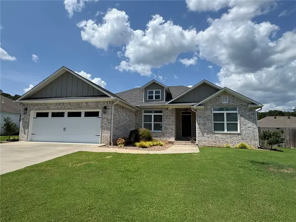 105 Promenade Circle, Russellville, AR 72801