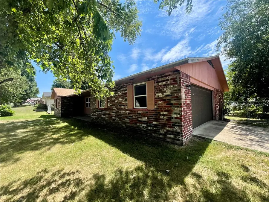 3909 Clark Avenue, Springdale, AR 72762 - #2