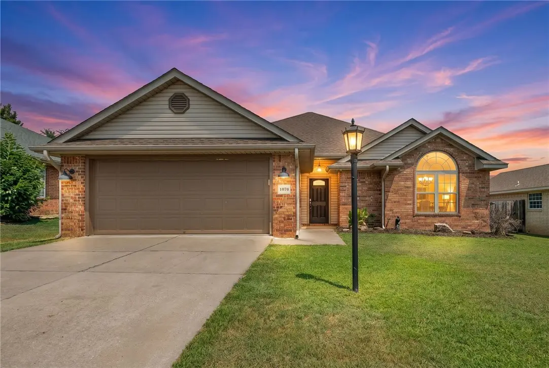 1076 Red Oak, Alma, AR 72921 - #1