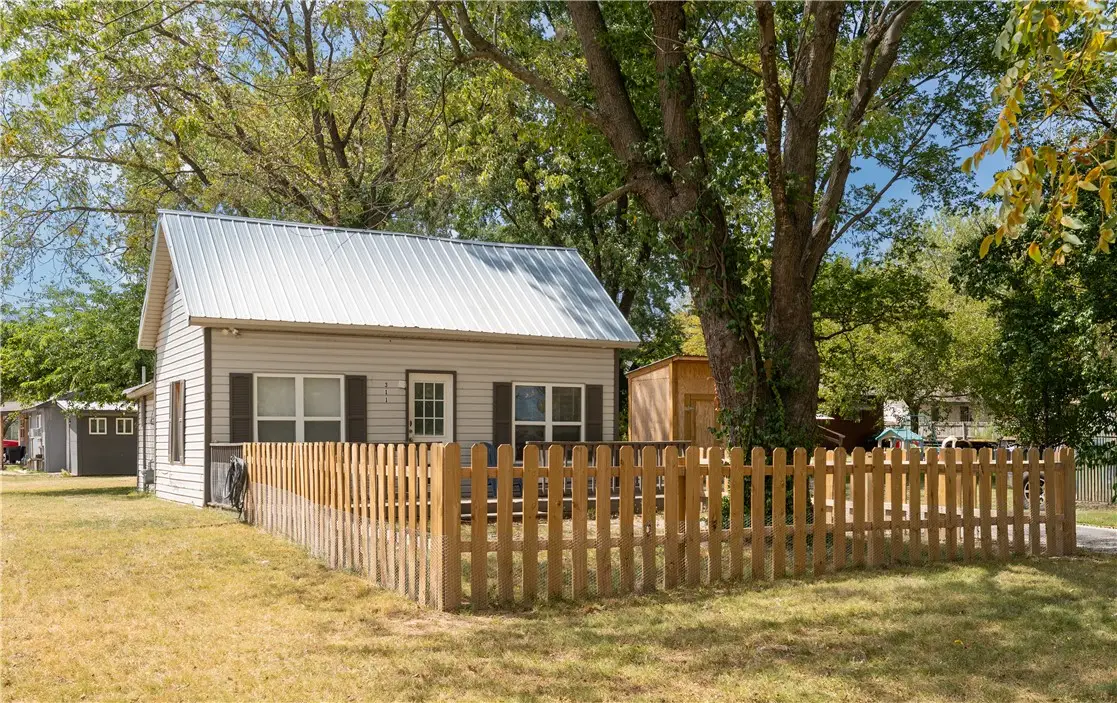 311 SW 3rd Avenue, Gravette, AR 72736 - #1