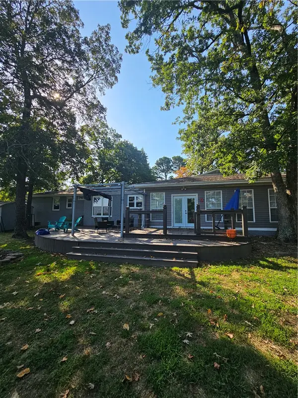 1 Hillcrest Drive, Holiday Island, AR 72631