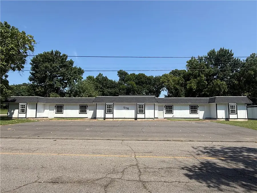 1300-1306 N Greenwich Avenue, Russellville, AR 72801 - #3