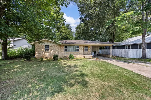 235 E L Street, Russellville, AR 72801