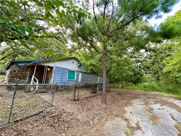702 Edgewood Place, Huntsville, AR 72740