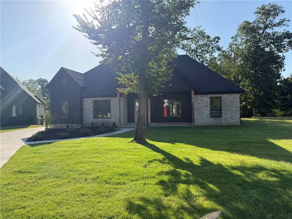 105 Autumn Hills Road, Bentonville, AR 72712 - #1