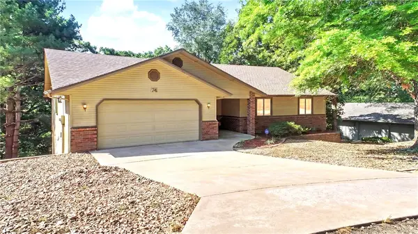 74 Churchill Drive, Bella Vista, AR 72715