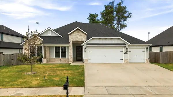 1111 Red Maple Street, Centerton, AR 72719