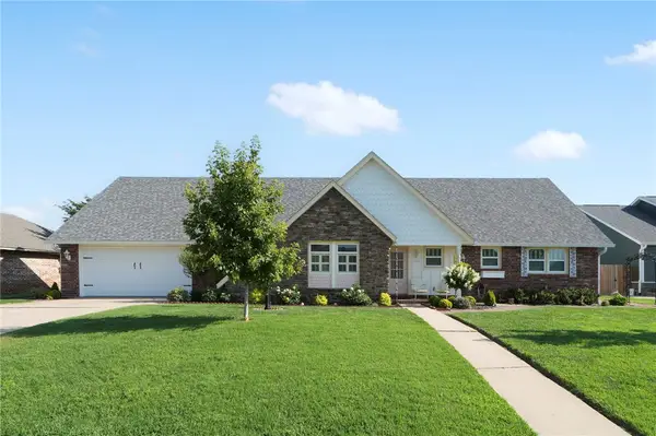 2505 W Orleans Drive, Rogers, AR 72758