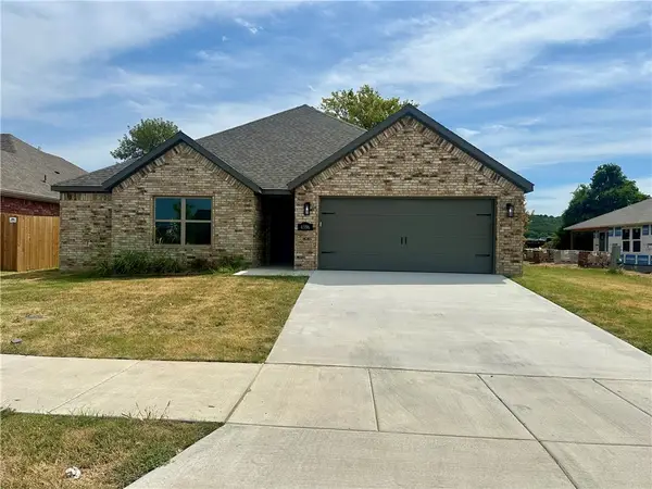 4596 W Triangle Street, Fayetteville, AR 72704