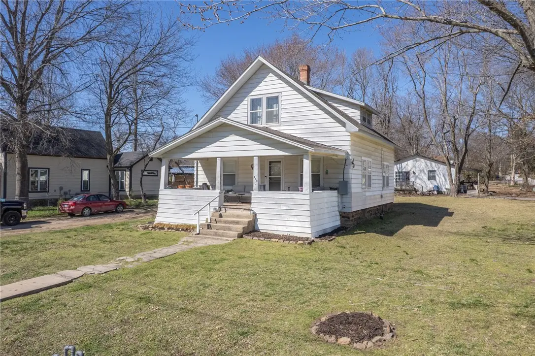 418 E Buchanan Street, Prairie Grove, AR 72753 - #1