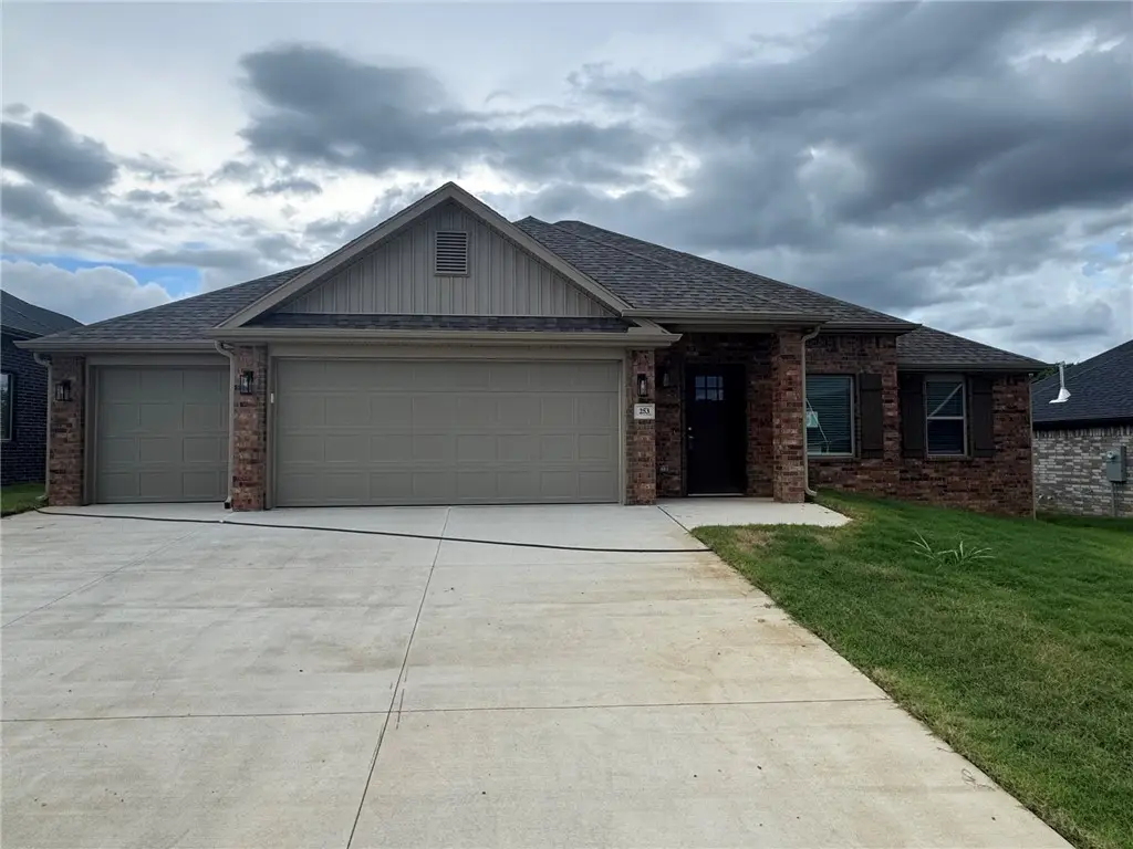 253 S Eagle Mountain Street, Prairie Grove, AR 72753 - #1