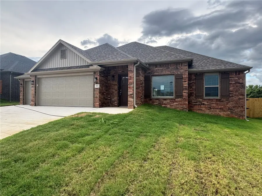 253 S Eagle Mountain Street, Prairie Grove, AR 72753 - #2