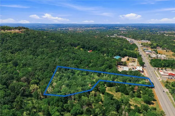 4005 W Martin Luther King Jr Boulevard, Fayetteville, AR 72703