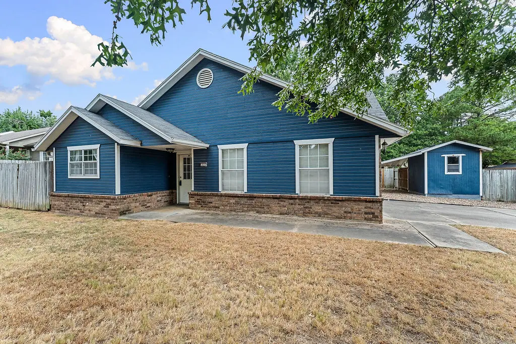 1600 S 26th Place, Rogers, AR 72758 - #1