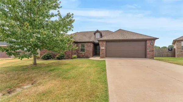 1022 Tarah Knolls Circle, Centerton, AR 72719