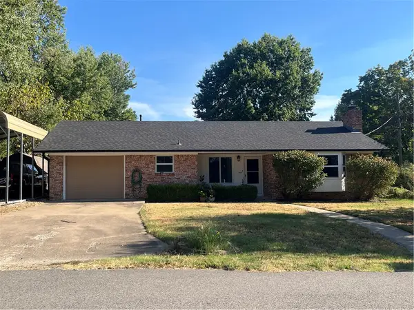 463 E Johnson Avenue, Cave Springs, AR 72718