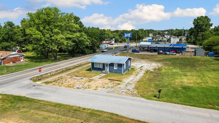 102 SE Galveston Street, Gravette, AR 72736 - #2