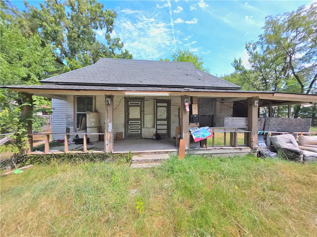 121 N Black Avenue, Sulphur Springs, AR 72768 - #1