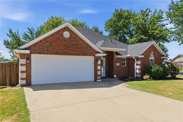 6000 S 39th Place, Rogers, AR 72758