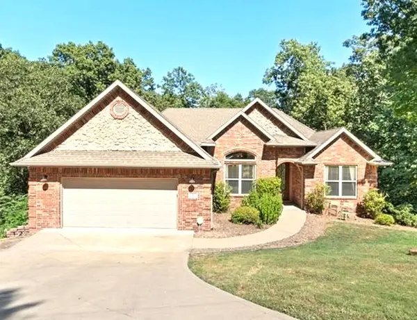 8 Brougham Lane, Bella Vista, AR 72714