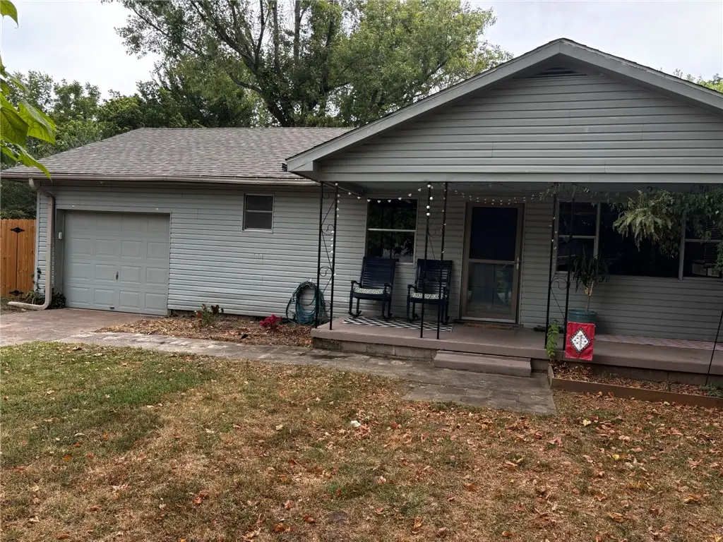 209 S Neal Street, Prairie Grove, AR 72753 - #1