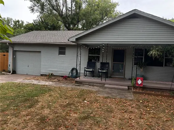 209 S Neal Street, Prairie Grove, AR 72753
