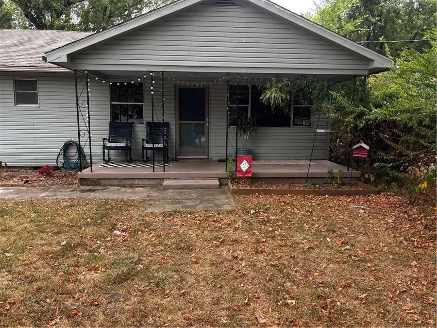 209 S Neal Street, Prairie Grove, AR 72753 - #2