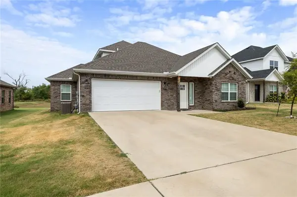 1261 Bootleg Road, Centerton, AR 72719