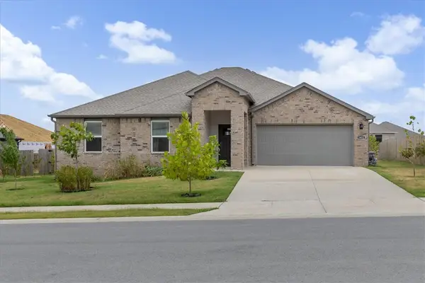 1022 Emerald Street, Prairie Grove, AR 72753