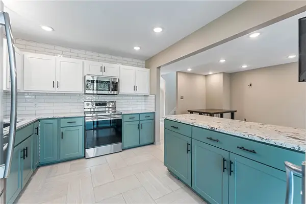 2411 N Bronze Tree Drive, Fayetteville, AR 72703