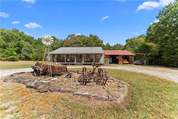 12107 Volcano Road, West Fork, AR 72774