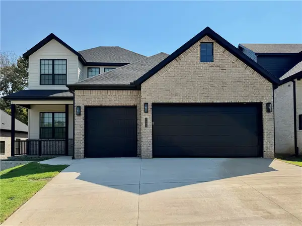 2544 N Crossover Road, Fayetteville, AR 72703