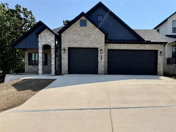 2552 N Crossover Road, Fayetteville, AR 72703