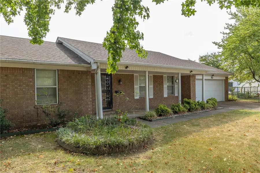 811 Crestwood Street, Springdale, AR 72762 - #2