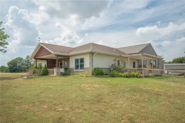 8708 Farm Road 2140, Cassville, MO 65625
