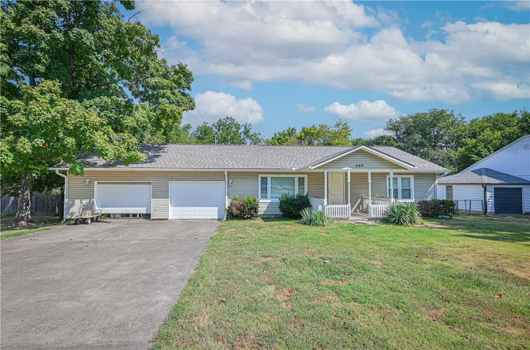 507 E Helena Street, Siloam Springs, AR 72761 - #1