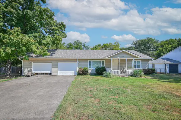 507 E Helena Street, Siloam Springs, AR 72761