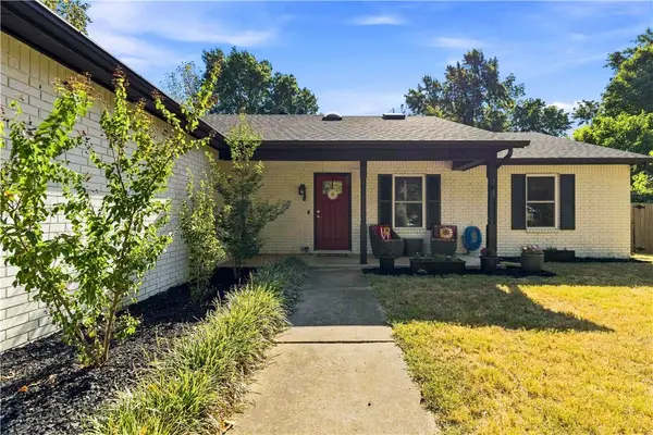 308 E Village Drive, Fayetteville, AR 72703