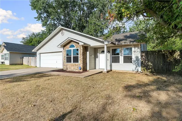 1000 Arrowwood Lane, Siloam Springs, AR 72761