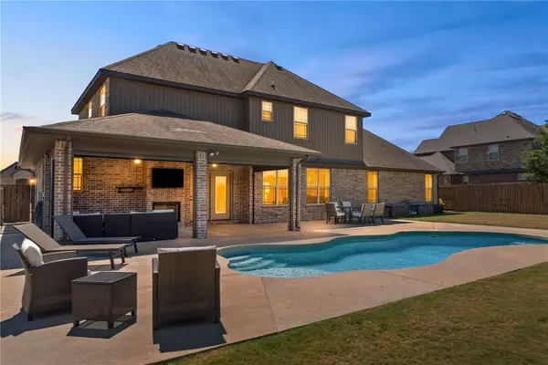 1703 W Gilligan Avenue, Rogers, AR 72758
