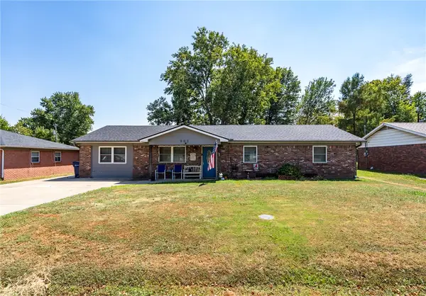 902 W Harvard Street, Siloam Springs, AR 72761