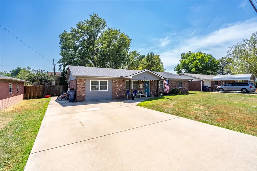 902 W Harvard Street, Siloam Springs, AR 72761 - #2