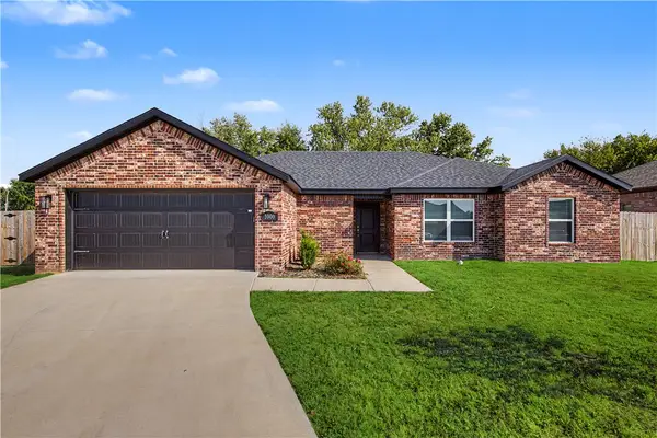 1000 Autumn Royal Avenue, Lowell, AR 72745