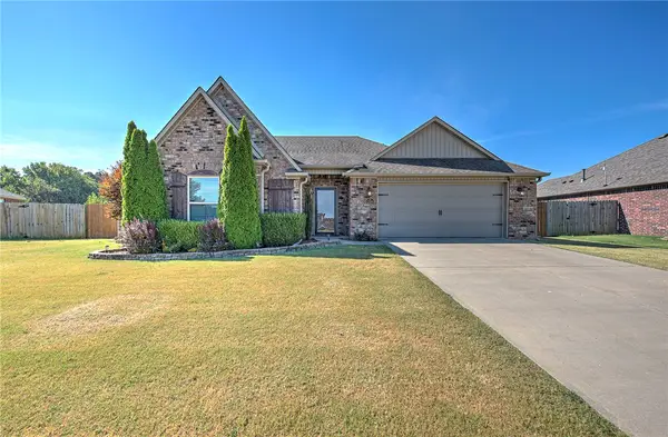 12889 Canopy Oaks Drive, Farmington, AR 72730