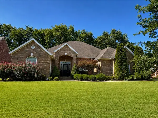 3763 E Township Street, Fayetteville, AR 72703