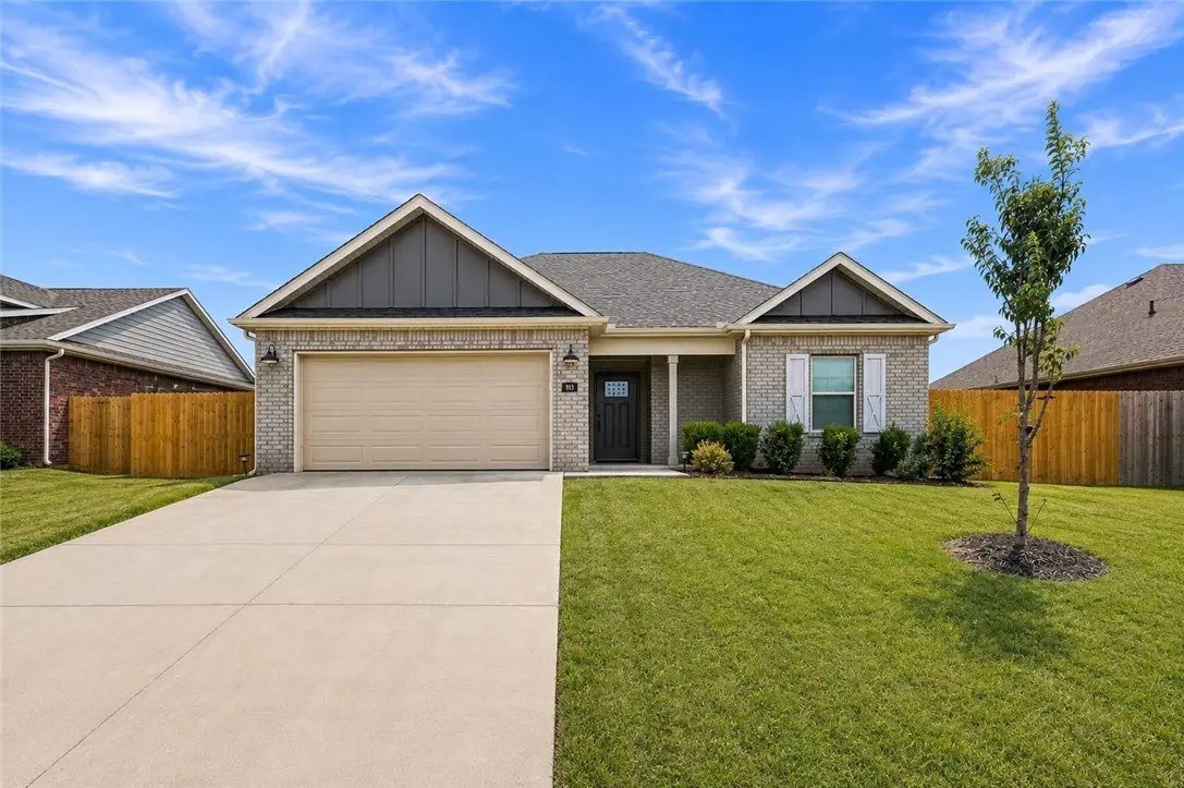 918 Hampton Street, Tontitown, AR 72762 - #1