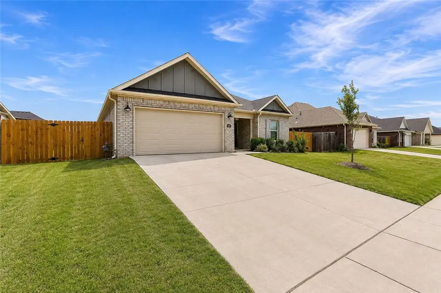 918 Hampton Street, Tontitown, AR 72762 - #2