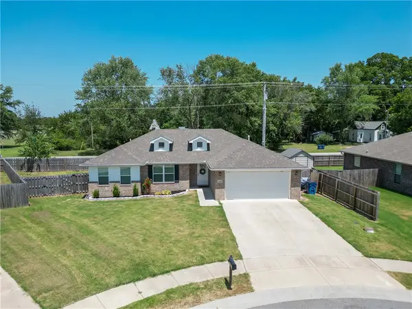 1512 Leah Street, Gentry, AR 72734