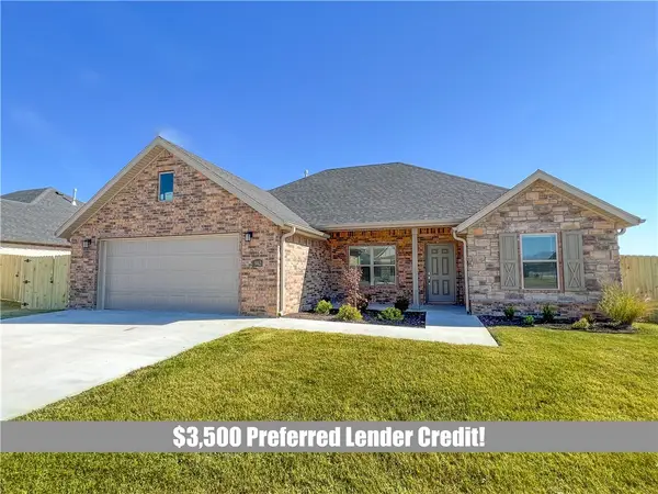 942 Fair Oaks Street, Tontitown, AR 72762